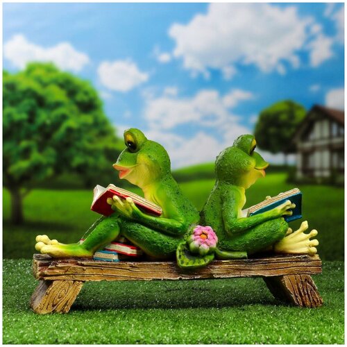 Садовая фигура "Две лягушки с книжками на лавке" 10х33х21см