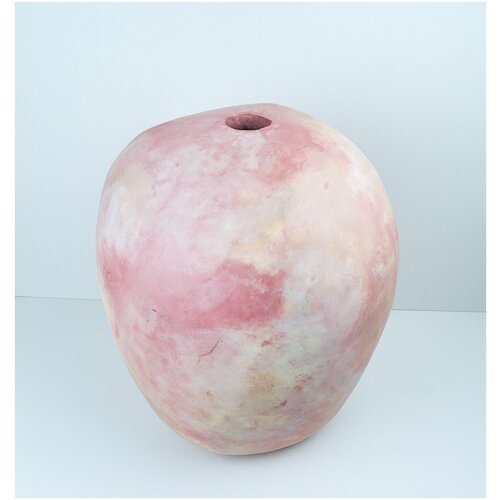 Розовая интерьерная ваза закрытой формы. Высота 34 см