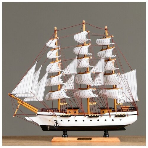 Корабль "Бонавентур" с белыми парусами