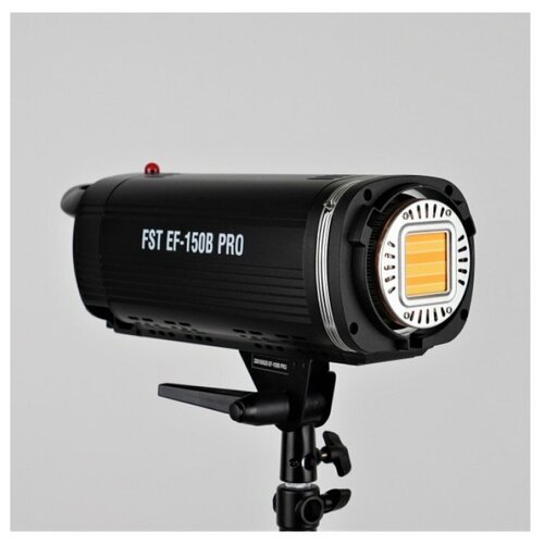 Светодиодный осветитель пультом ДУ FST EF-150B PRO