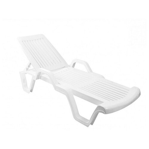 Шезлонг пластиковый пляжный "капри" Elfplast 187х71х43 см. удобный и прочный лежак для отдыха на даче или в саду. С подлокотником Белый