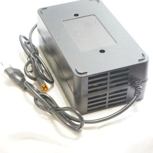 Зарядное устройство (зарядник 16S) 60v-(67.2v) 4A c разъемом XT60 для электросамоката/электроскутера