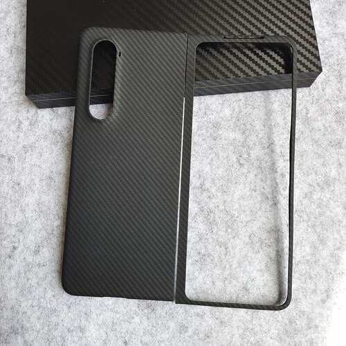 Чехол-бампер-накладка MyPads из тончайшего углеводородного волокна для Samsung Galaxy Z Fold4 с отделкой кевлар черная матовая